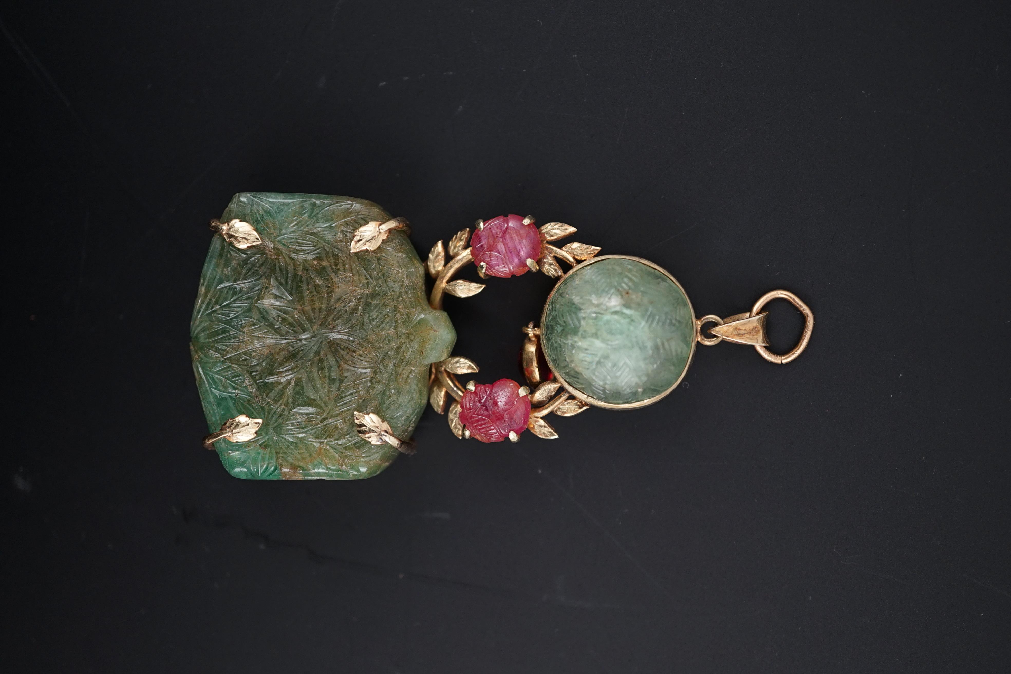 A Mughal style 14k gold mounted green and rose quartz set drop pendant